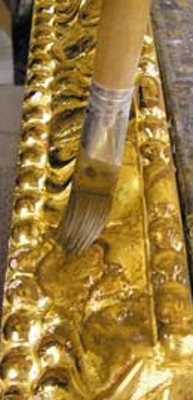 When the Spanish wash is applied without a shellac sealer, much of the gold will come off when the wash is wiped off, leaving behind a look of gold that is centuries old.